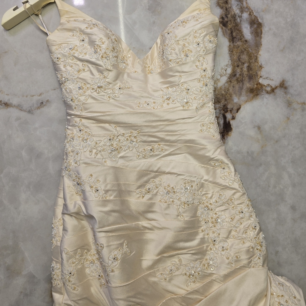 Pronovias! MAKE AN OFFER!
